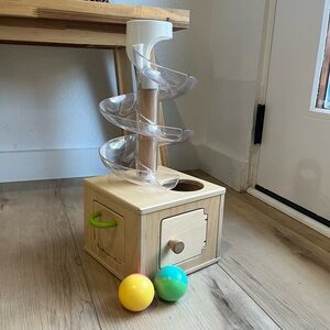 LOVEVERY Slide and Seek Ball Run with two balls